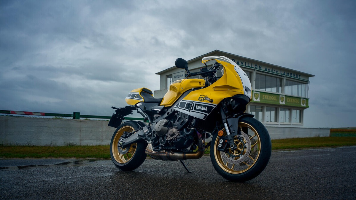 Yamaha XSR900 GP 2026: per sentirsi come Kenny Roberts