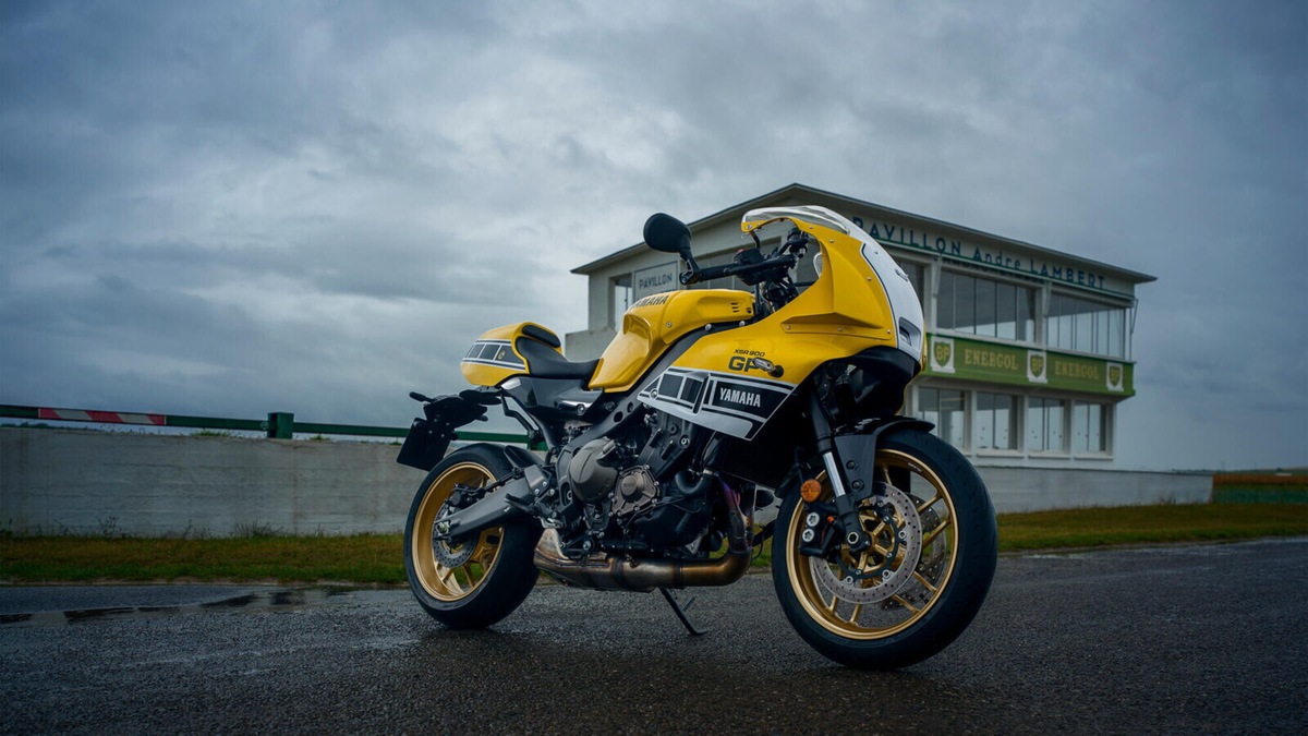 Yamaha XSR900 GP 2026: per sentirsi come Kenny Roberts