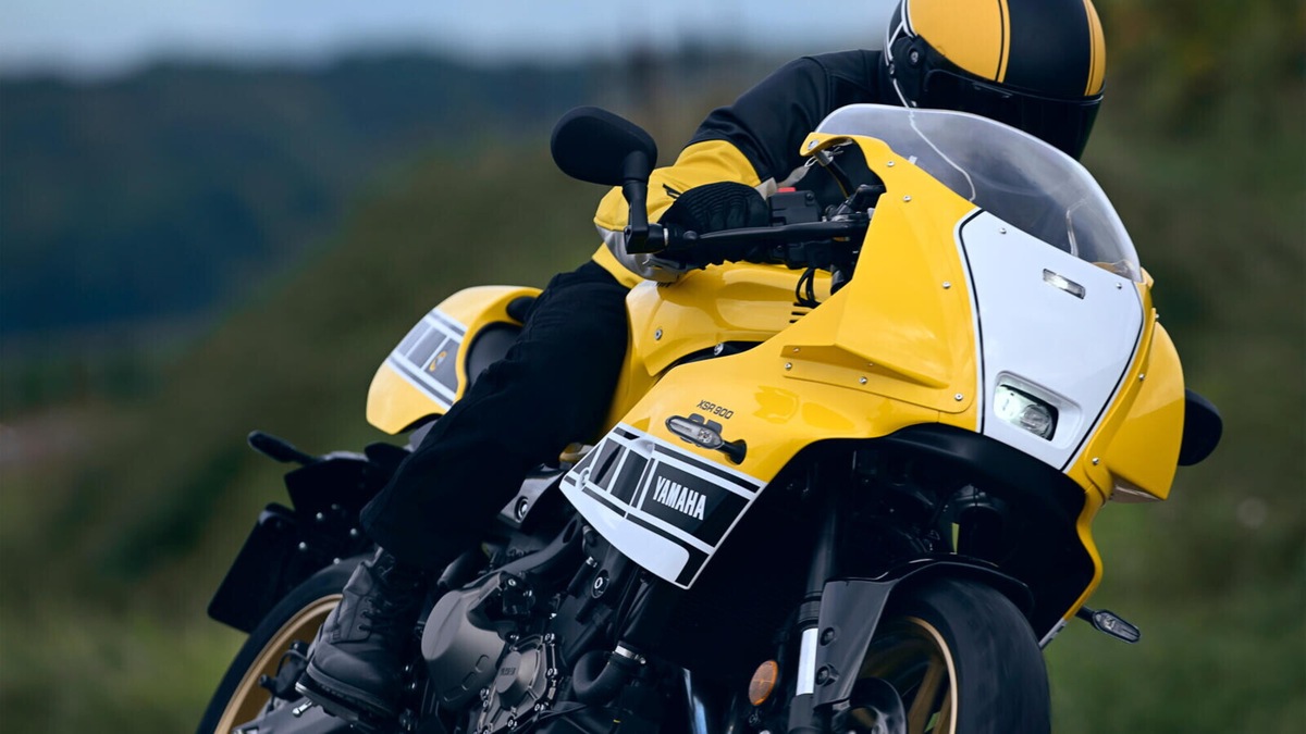 Yamaha XSR900 GP 2026: le foto
