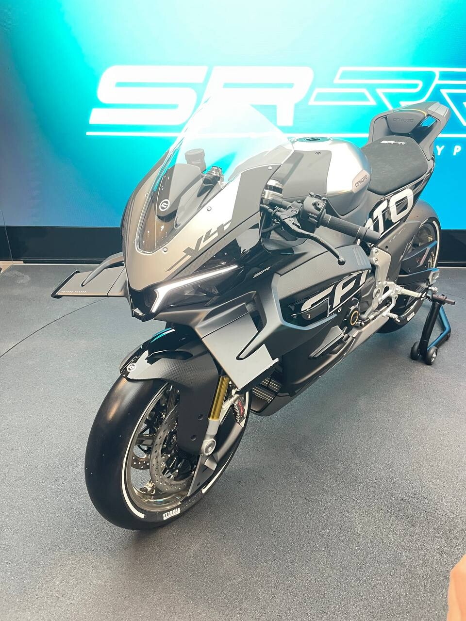 CFMOTO svela il concept della prossima SR-RR V4 ad EICMA 2025: le foto