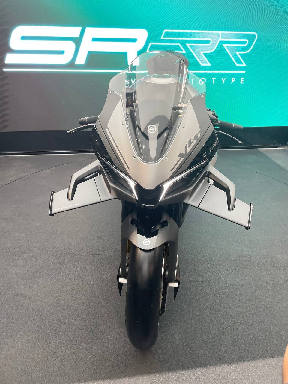 CFMOTO svela il concept della prossima SR-RR V4 ad EICMA 2025: le foto