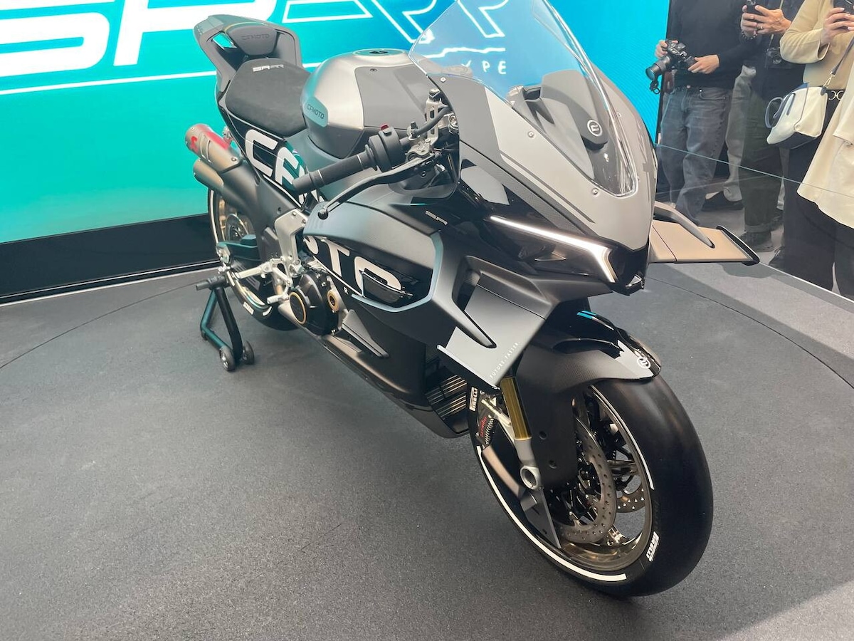 CFMOTO svela il concept della prossima SR-RR V4 ad EICMA 2025: le foto