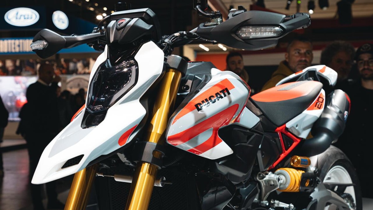EICMA 2025, Ducati Hypermotard V2 e SP: arma da pieghe