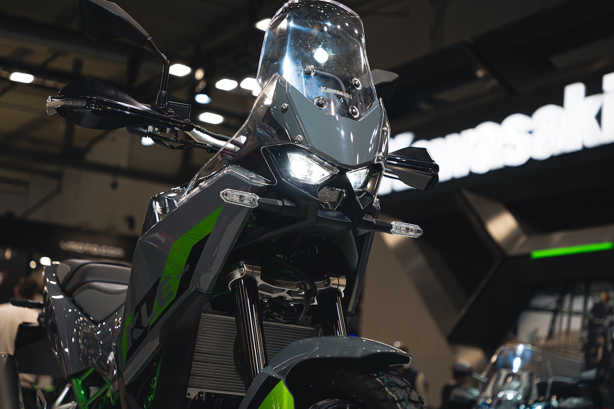 Kawasaki KLE500 2026: l’avventura alla portata di tutti. Anche per patenti A2