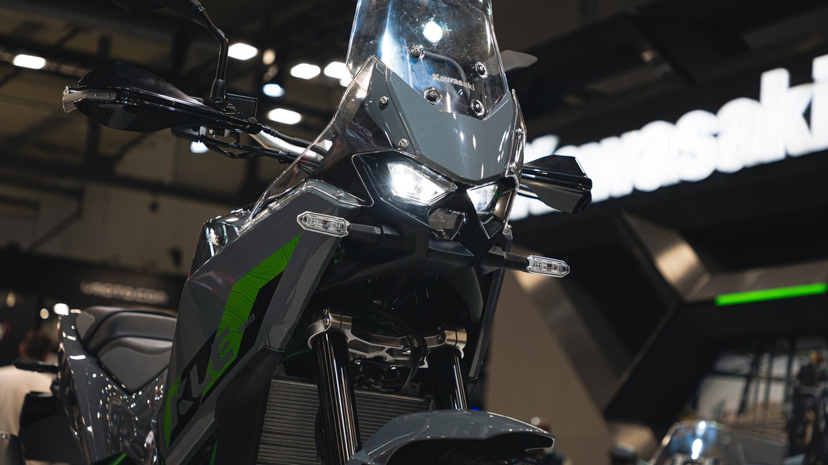 Kawasaki KLE500 2026: l’avventura alla portata di tutti. Anche per patenti A2