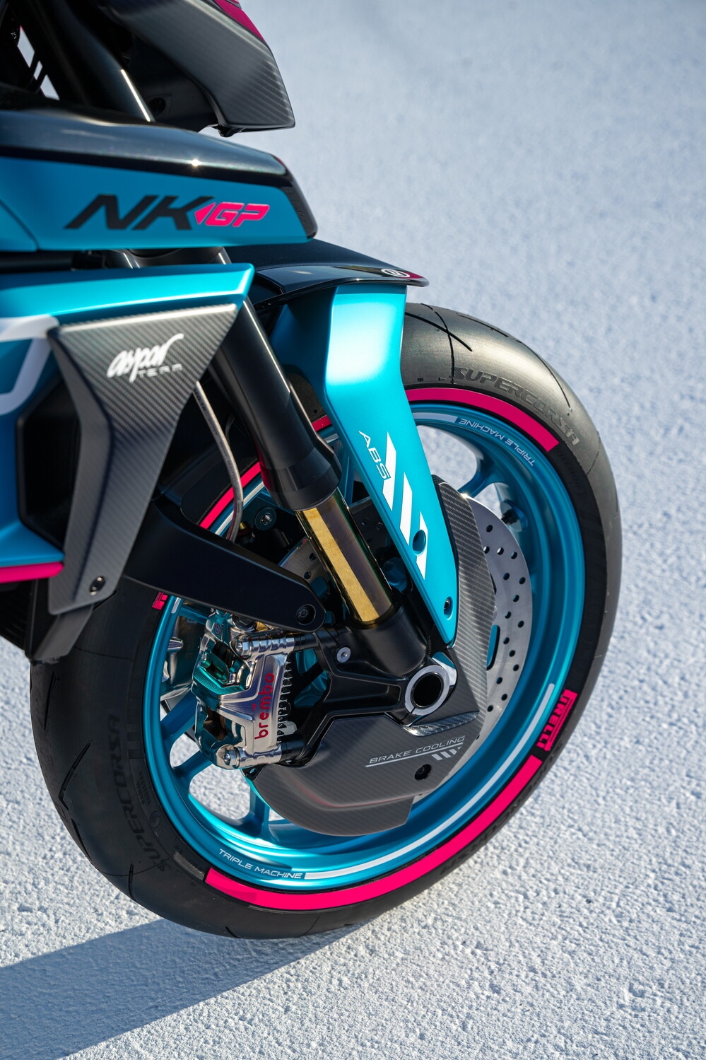 CFMOTO 675NK GP: le foto 2026