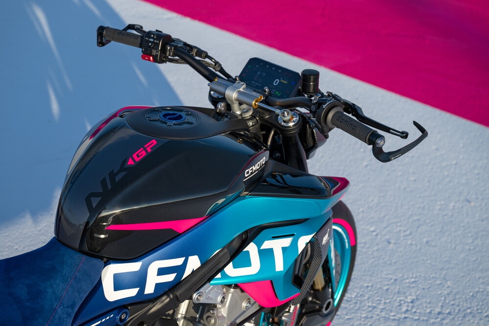 CFMOTO 675NK GP: le foto 2026