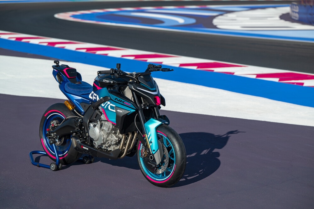 CFMOTO 675NK GP: le foto 2026