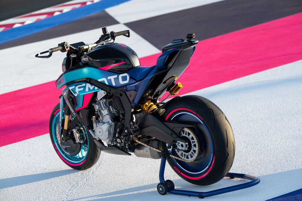 CFMOTO 675NK GP: le foto 2026