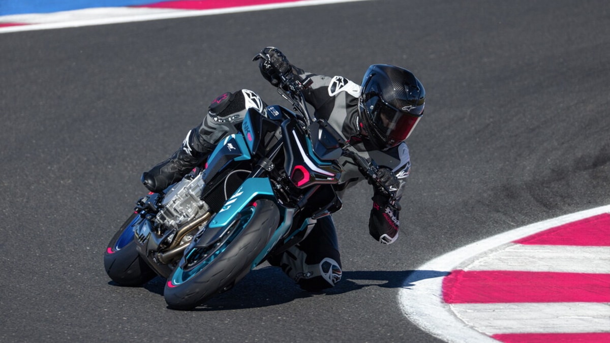 CFMOTO 675NK GP: le foto 2026