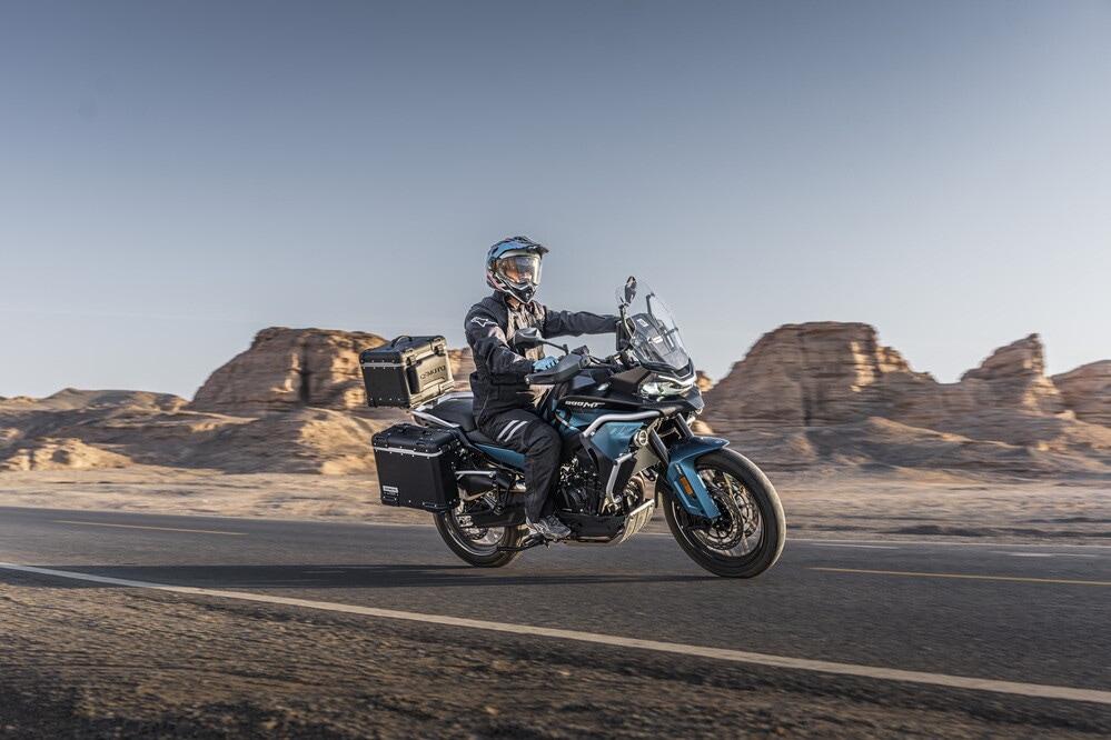 CFMOTO 800MT-ES: le foto della novità 2026