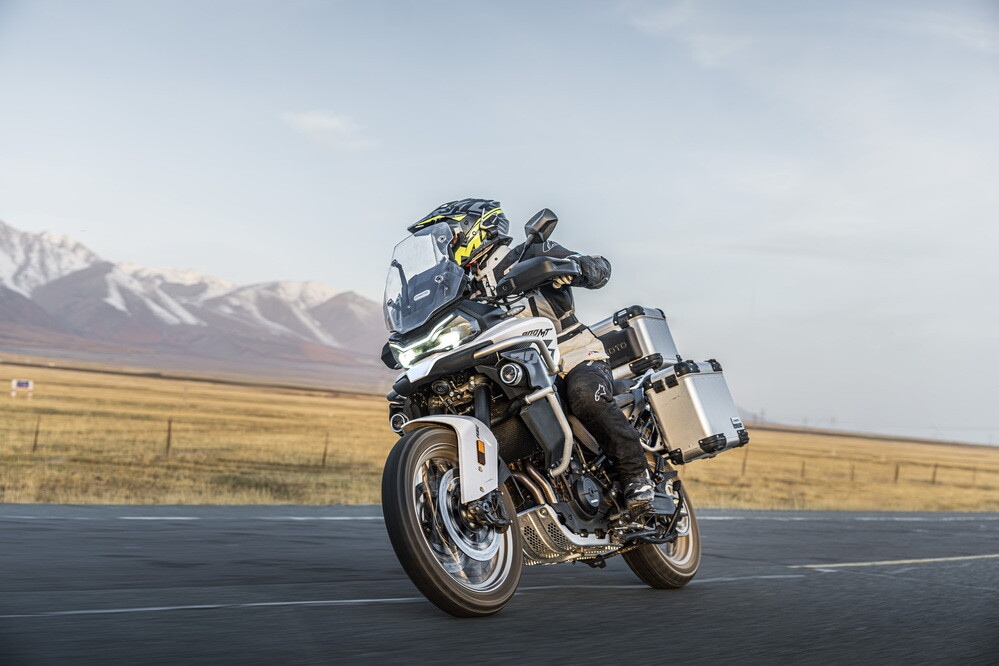 CFMOTO 800MT-ES: le foto della novità 2026