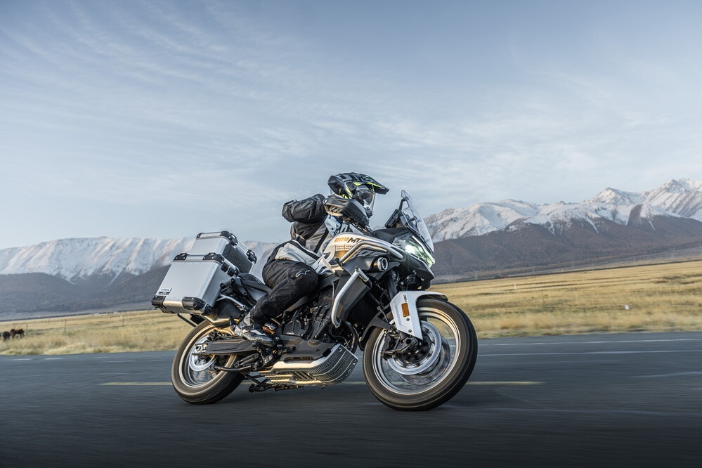 CFMOTO 800MT-ES: le foto della novità 2026