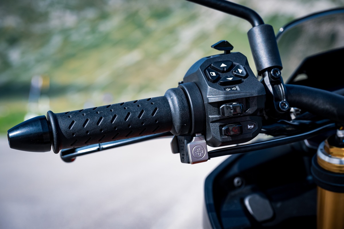 Aprilia Tuono V4 Factory 1100: focus sui dettagli | FOTO