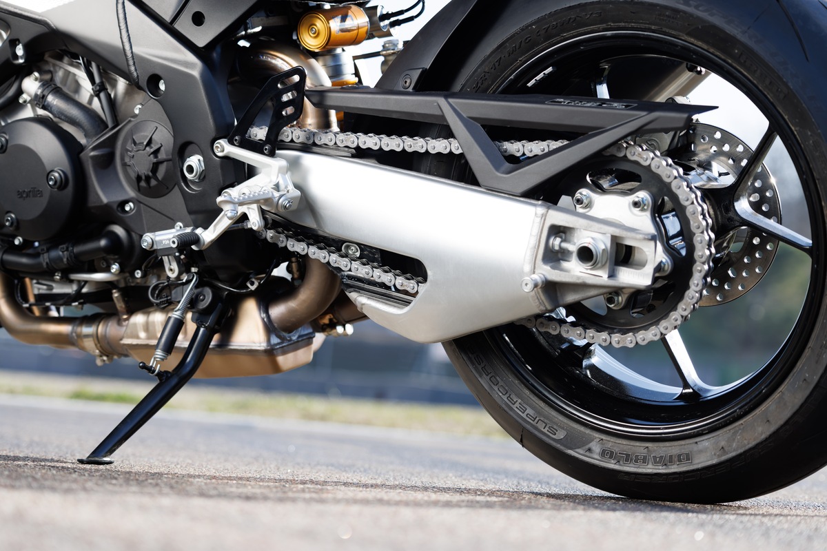Aprilia Tuono V4 Factory 1100: focus sui dettagli | FOTO