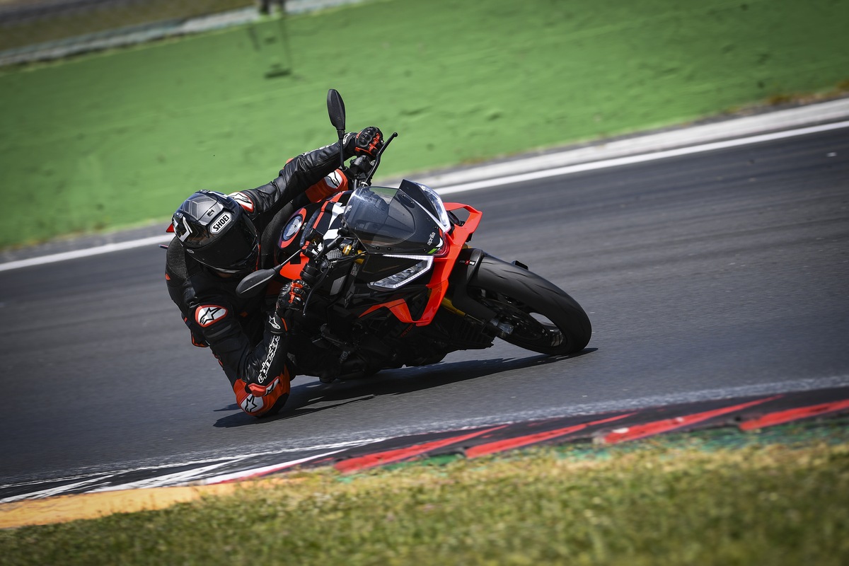 Aprilia Tuono V4 Factory 1100: le opinioni di InMoto "fuori dai denti"