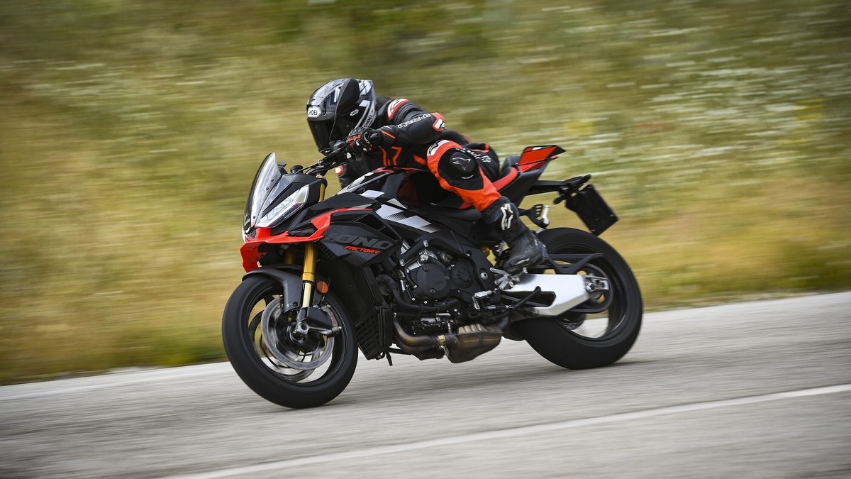 Aprilia Tuono V4 Factory 1100: per chi è (e per chi non è)