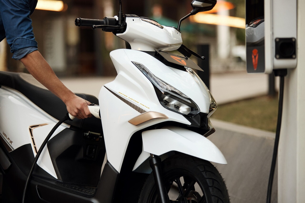 Yadea a EICMA 2025: ecco Velax, Keeness e il nuovo ecosistema di ricarica