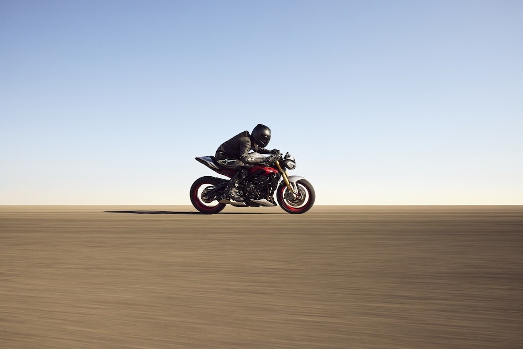 Triumph, le foto della Street Triple 765 RX: dettagli e stile della nuova naked sportiva
