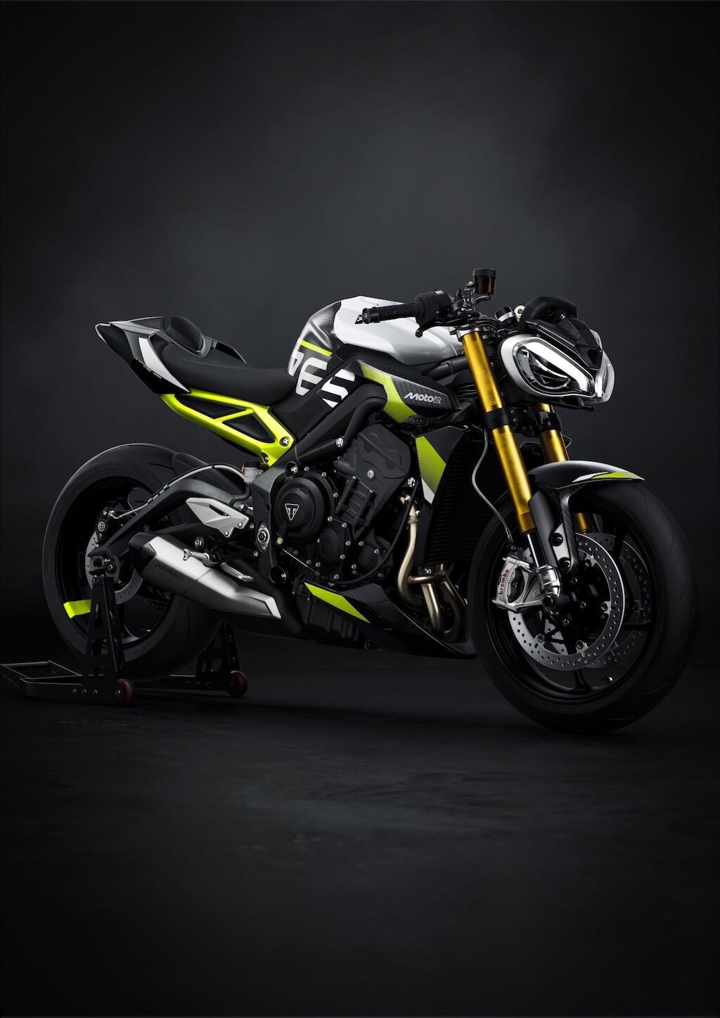 Triumph, le foto della Street Triple 765 Moto2 Edition: ispirazione racing in soli 1.000 esemplari