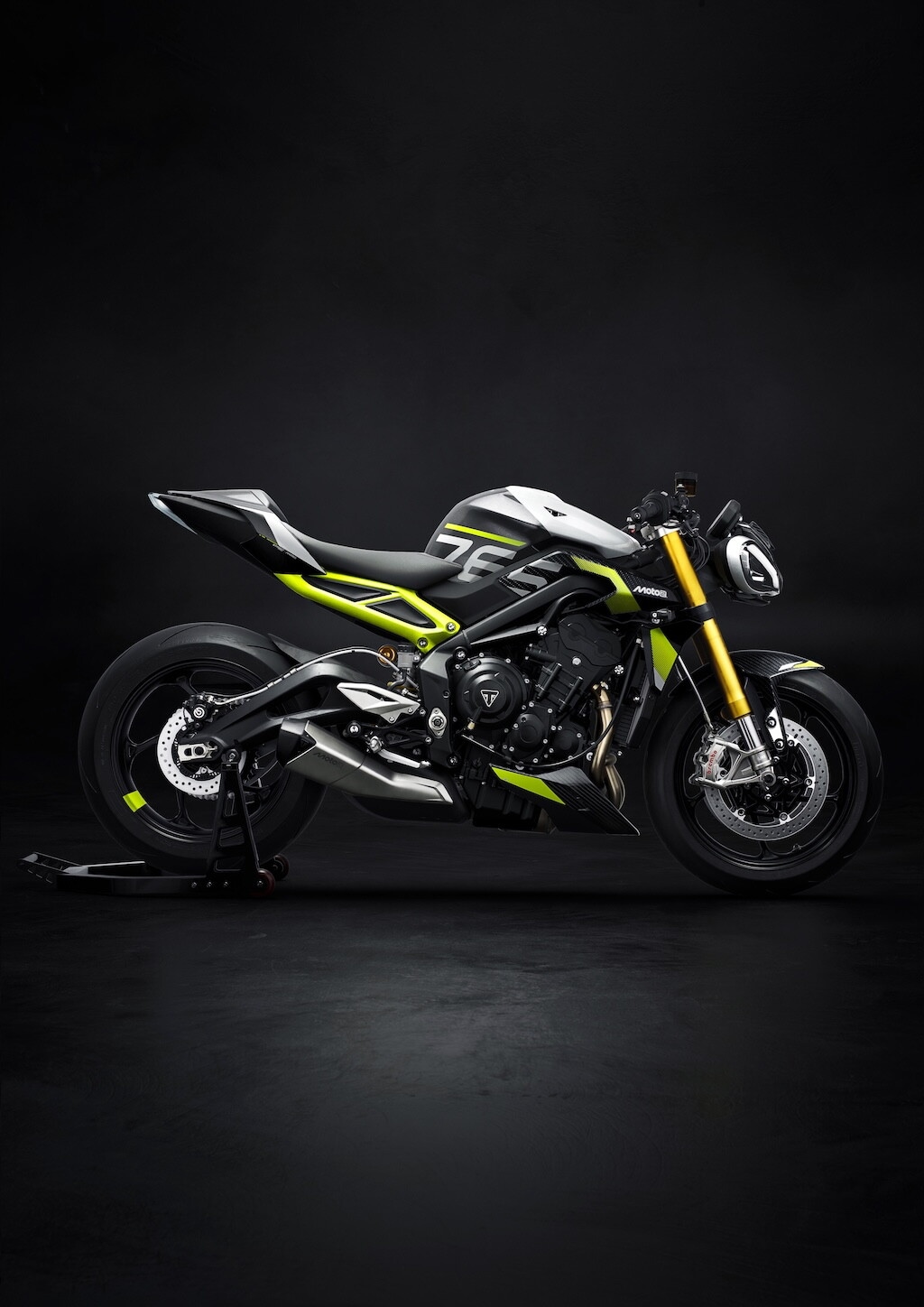 Triumph, le foto della Street Triple 765 Moto2 Edition: ispirazione racing in soli 1.000 esemplari