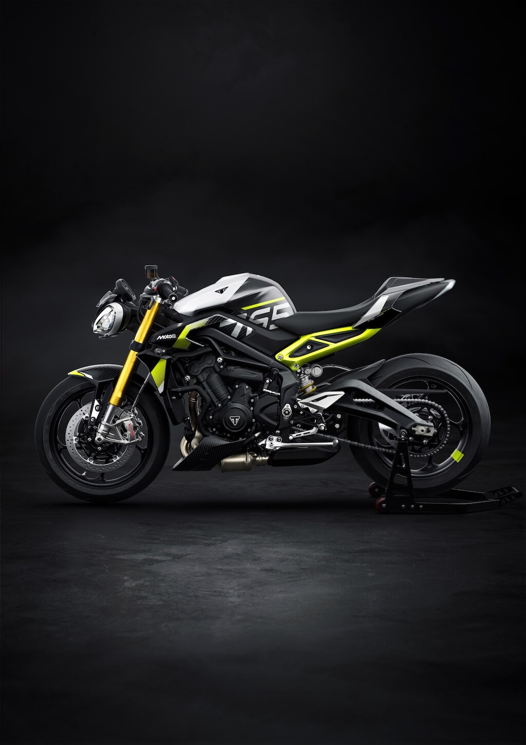 Triumph, le foto della Street Triple 765 Moto2 Edition: ispirazione racing in soli 1.000 esemplari