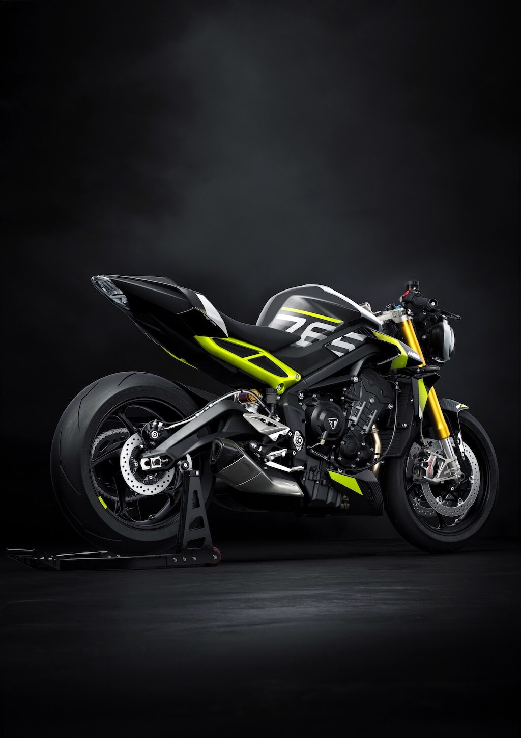 Triumph, le foto della Street Triple 765 Moto2 Edition: ispirazione racing in soli 1.000 esemplari