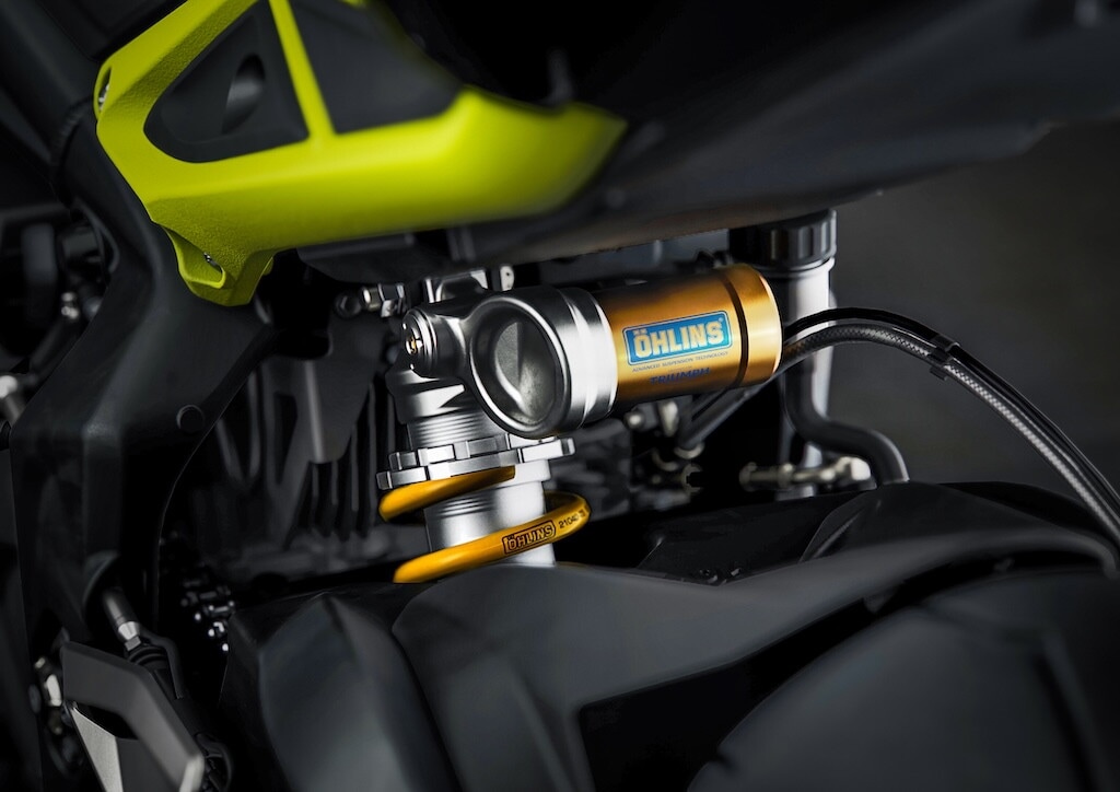 Triumph, le foto della Street Triple 765 Moto2 Edition: ispirazione racing in soli 1.000 esemplari