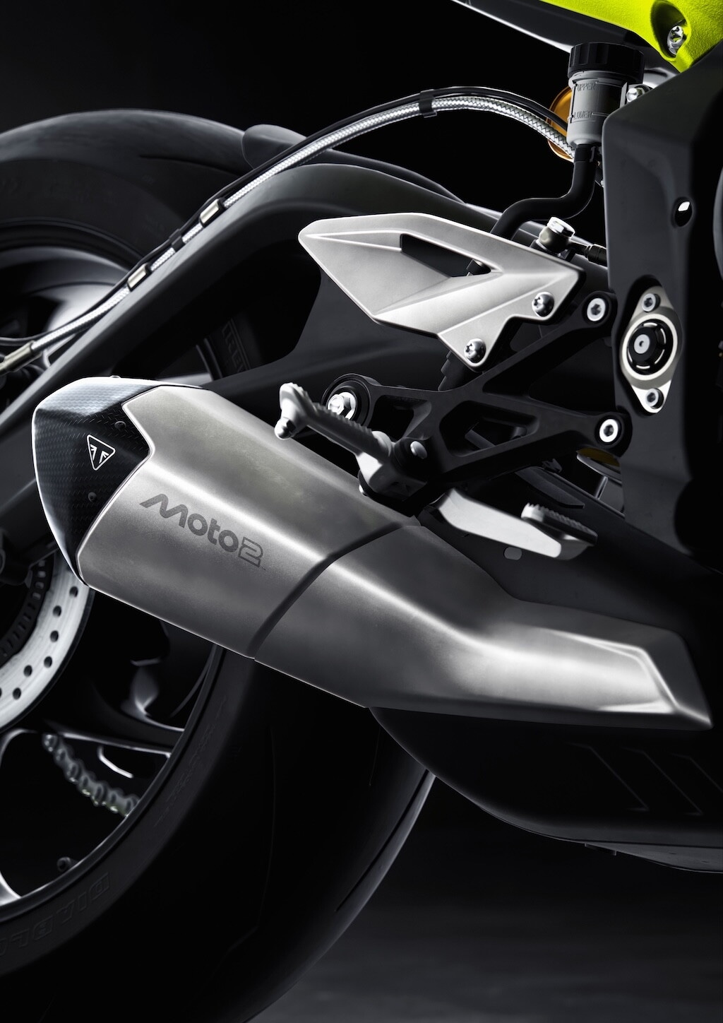 Triumph, le foto della Street Triple 765 Moto2 Edition: ispirazione racing in soli 1.000 esemplari