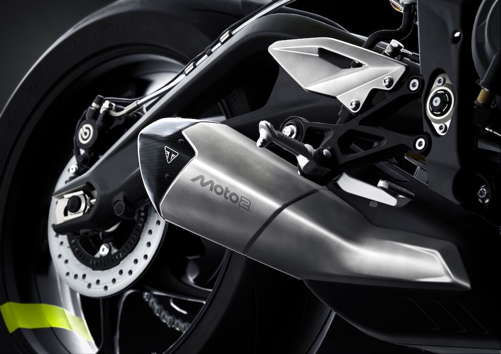 Triumph, le foto della Street Triple 765 Moto2 Edition: ispirazione racing in soli 1.000 esemplari