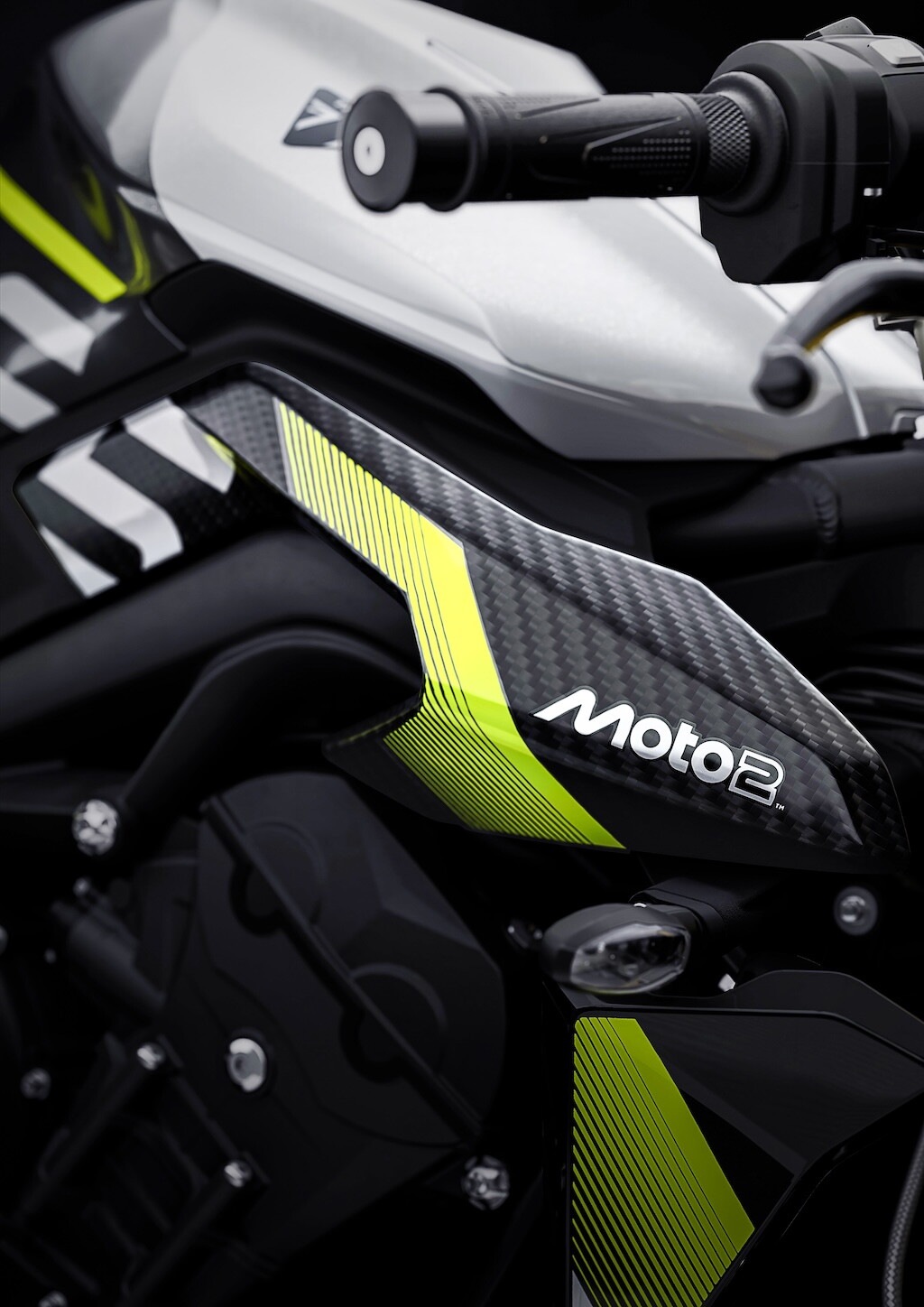 Triumph, le foto della Street Triple 765 Moto2 Edition: ispirazione racing in soli 1.000 esemplari