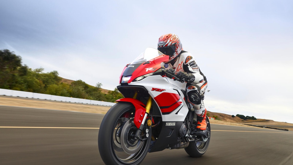 Yamaha R7: le foto della versione 2026