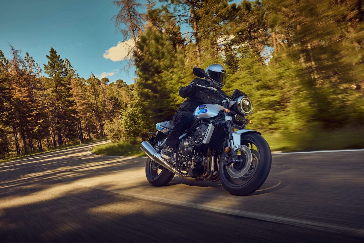 Honda CB1000F: le foto della roadster anni ’80 in versione 2026