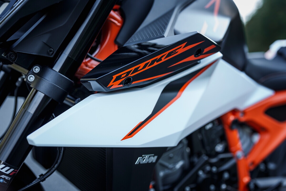 KTM 990 Duke R 2026 - Le foto