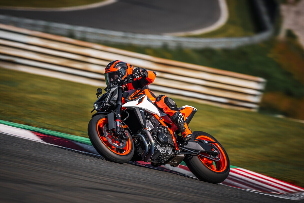 KTM 990 Duke R 2026 - Le foto
