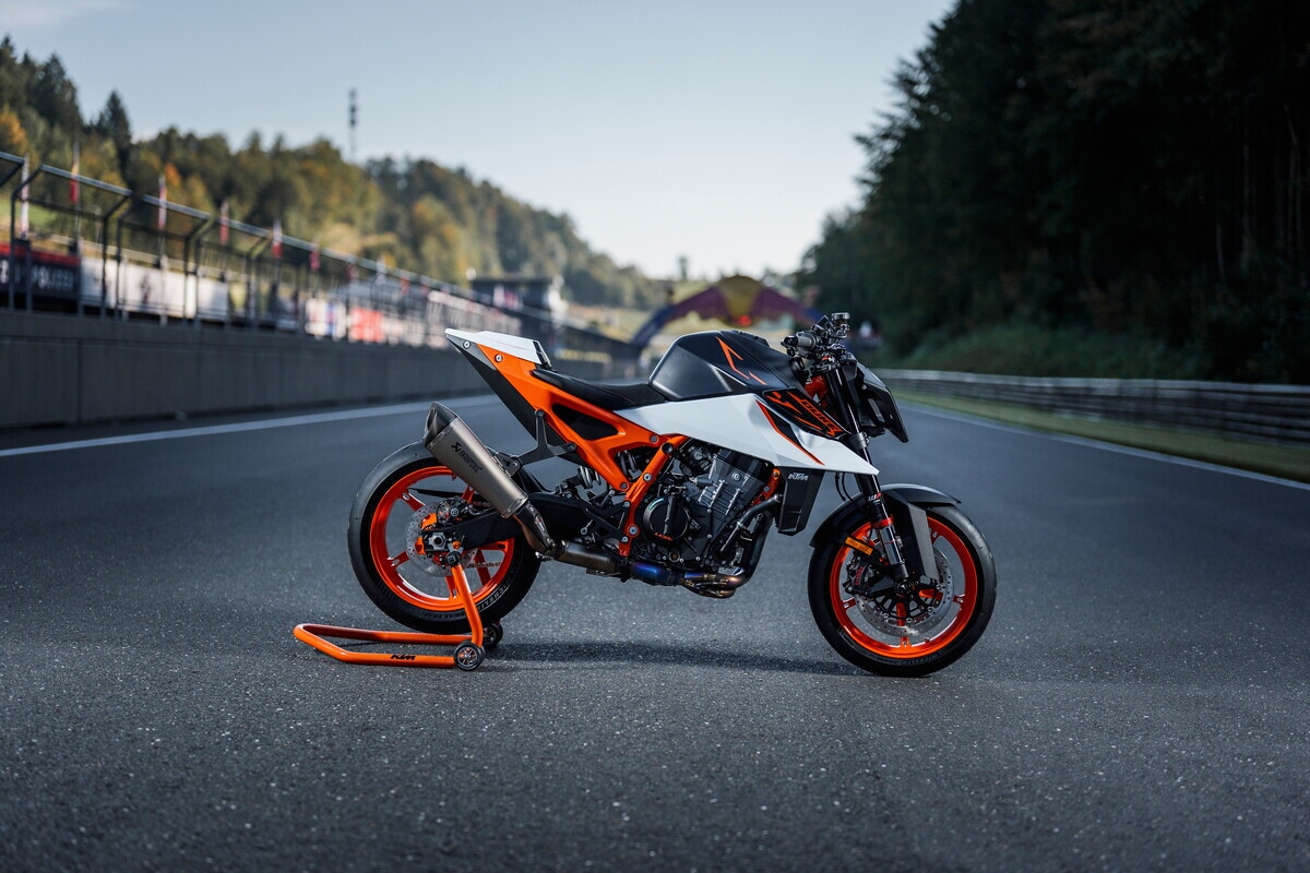 KTM 990 Duke R 2026 - Le foto