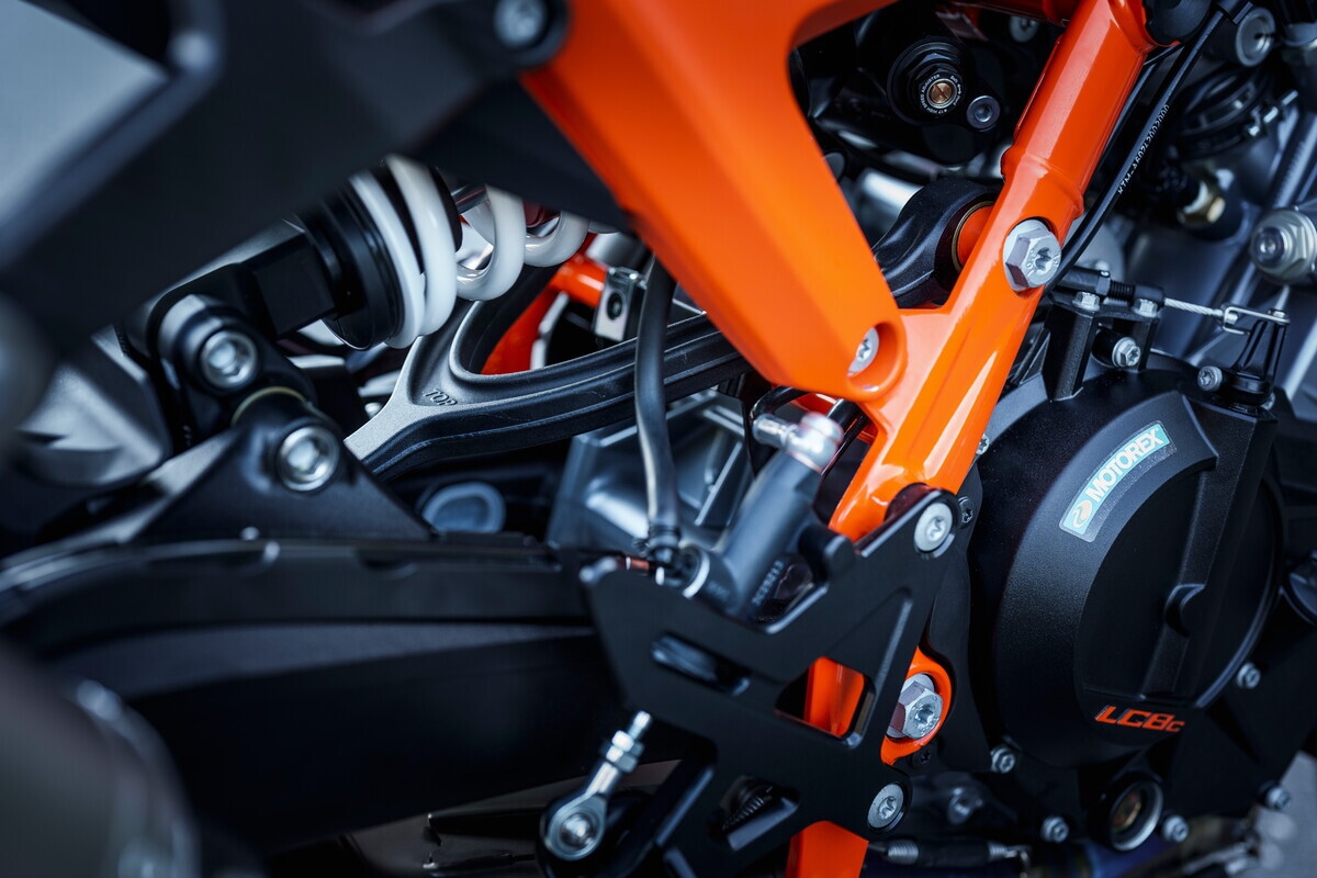 KTM 990 Duke R 2026 - Le foto
