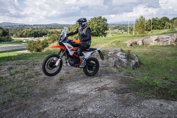 KTM 390 Adventure R: le foto del test