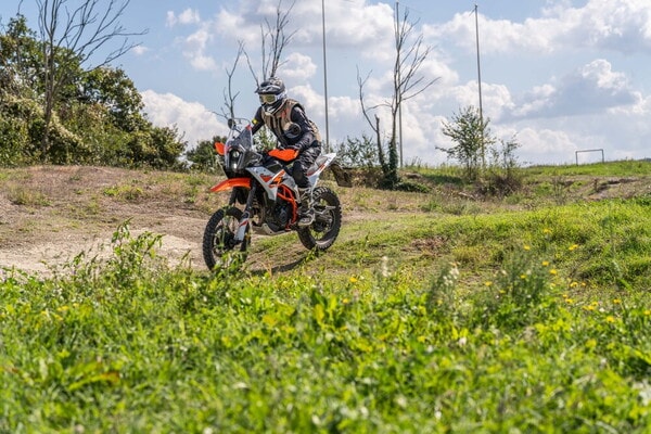 KTM 390 Adventure R: le foto del test
