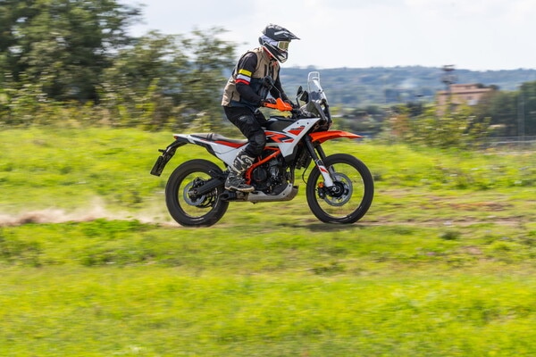 KTM 390 Adventure R: le foto del test
