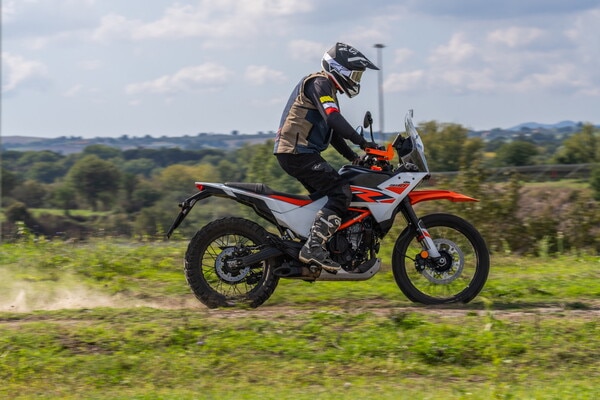 KTM 390 Adventure R: le foto del test