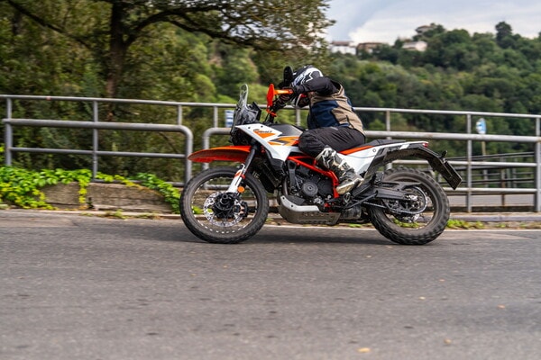 KTM 390 Adventure R: le foto del test