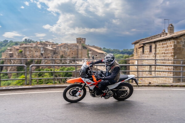 KTM 390 Adventure R: le foto del test