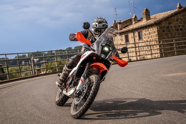 KTM 390 Adventure R: le foto del test