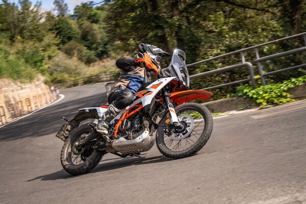 KTM 390 Adventure R: le foto del test