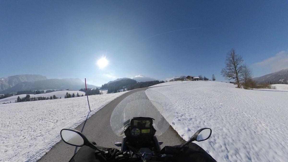 Usare la moto in inverno o tenerla in garage? Consigli pratici su come affrontare il freddo