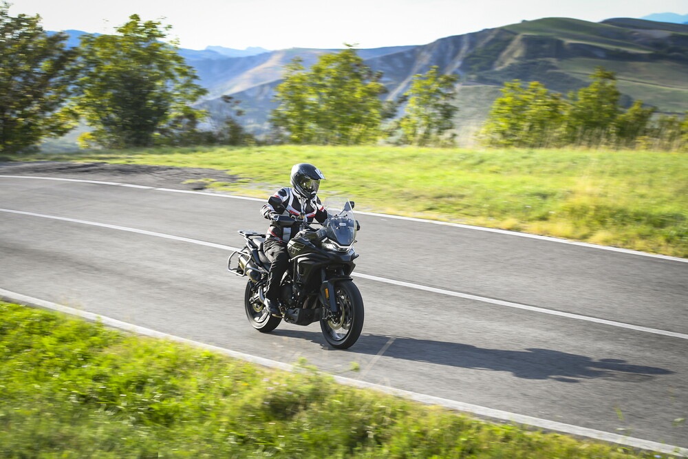 CFMOTO 700MT ADV: le foto della "Comparativa crossover cinesi"