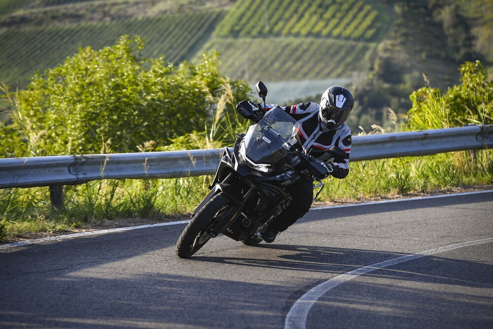 CFMOTO 700MT ADV: le foto della "Comparativa crossover cinesi"