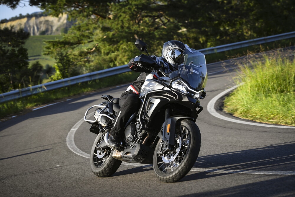 CFMOTO 700MT ADV: le foto della "Comparativa crossover cinesi"