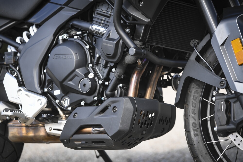 CFMOTO 700MT ADV: le foto della "Comparativa crossover cinesi"